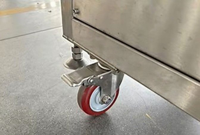 Castors and levelling feet