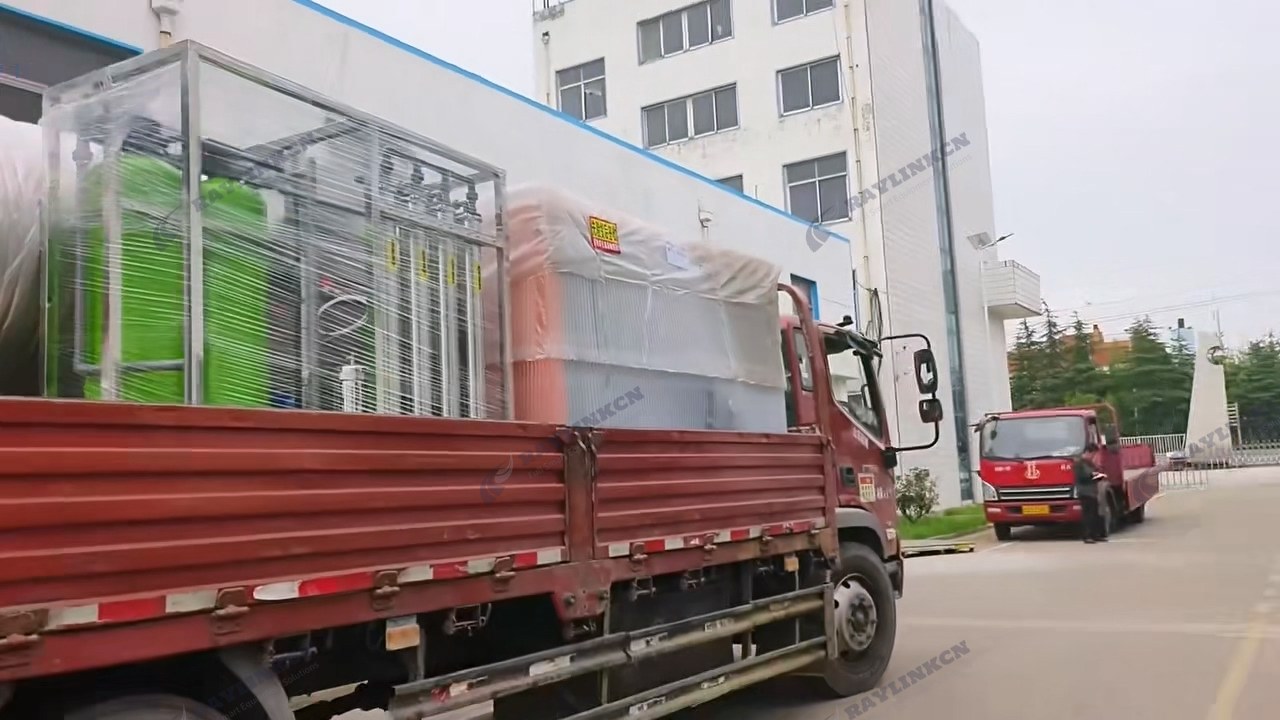 Wooden crate packing